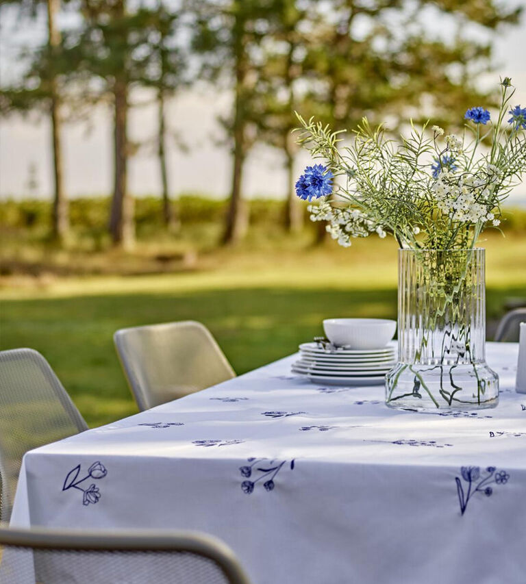 Shop tablecloth for summer gatherings at Illums Bolighus