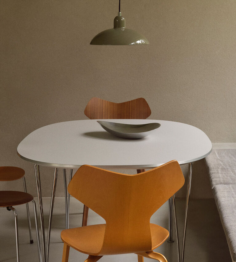 Shop Fritz Hansen Superelipse on offer at Illums Bolighus