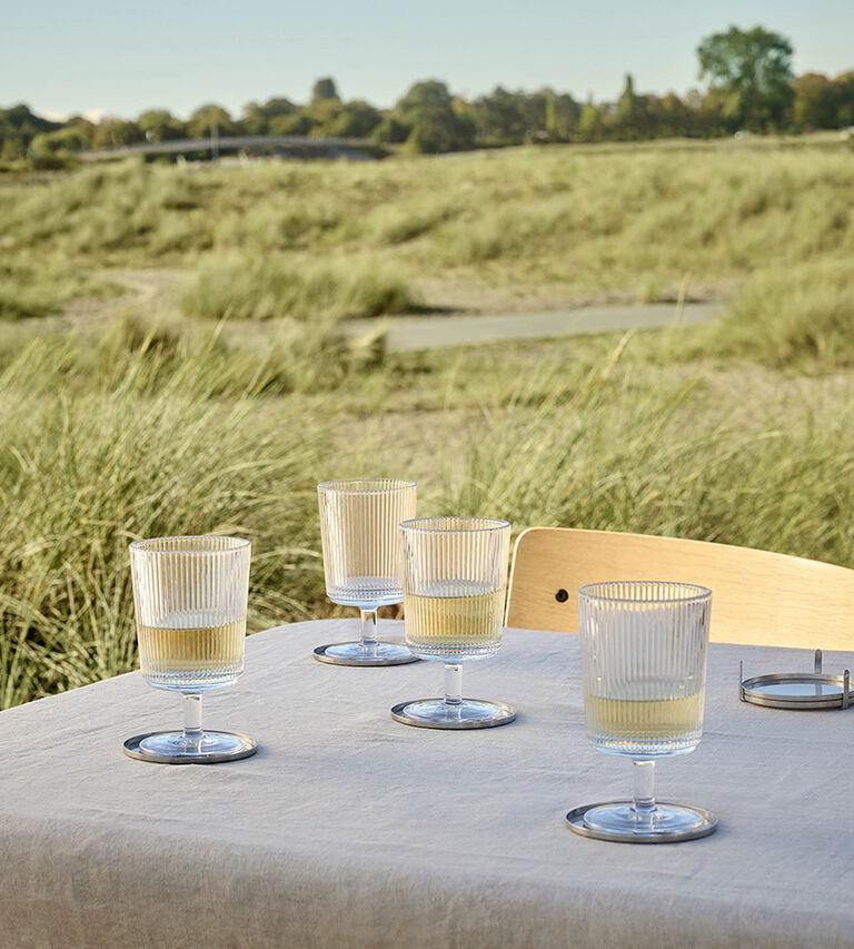 Shop glasses for summer gatherings at Illums Bolighus