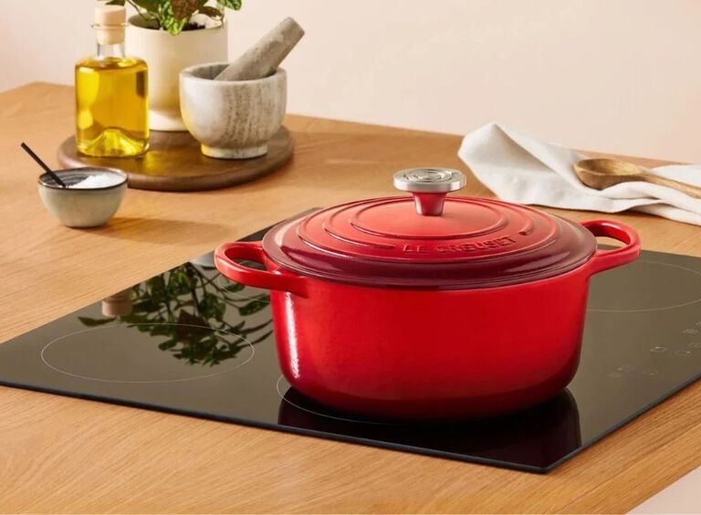 Shop Le Creuset hos Illums Bolighus