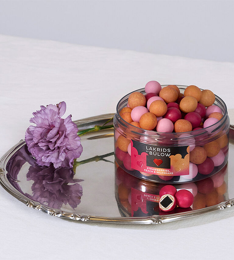 Shop Lakrids by B&uuml;low LOVE at Illums Bolighus.
