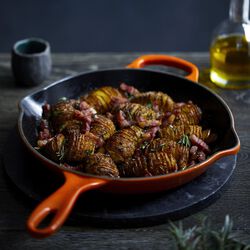 Signature cast iron round skillet &Oslash; 23 cm, volcanic, Le Creuset