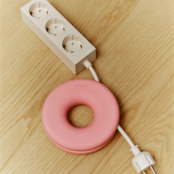 Cable Bagel, bubble gum Cable Bagel, bubble gum, Pedestal
