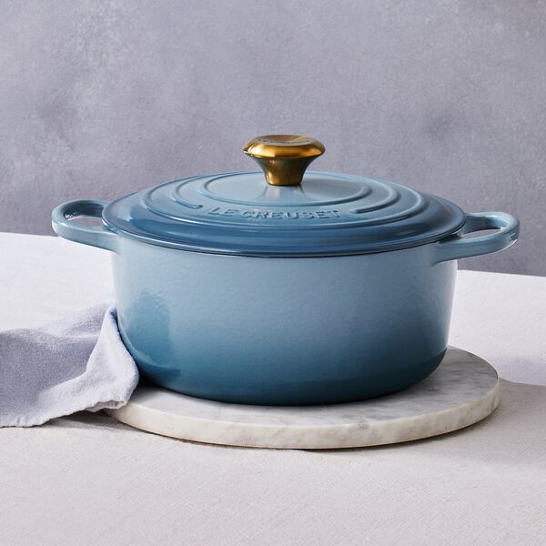 Signature round cast iron pot &Oslash; 24 cm, chambray, Le Creuset