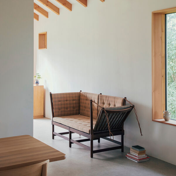 The Spoke-Back Sofa, Steelcut Beat 0335/chestnut brown, Fredericia Furniture