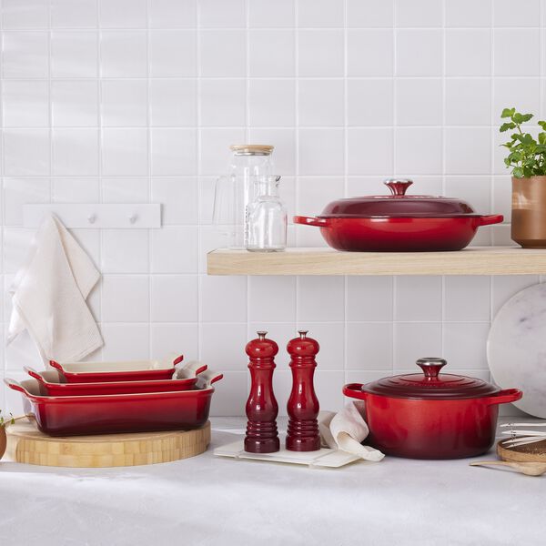 Signature round cast iron pot &Oslash; 26 cm, cerise, Le Creuset