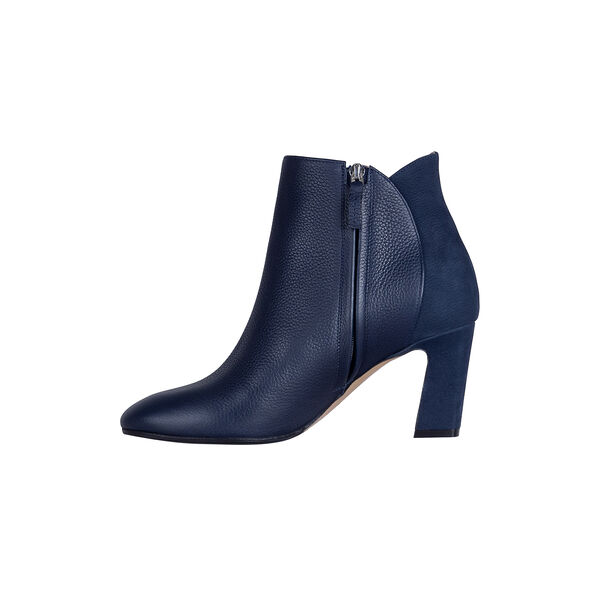 Mathilde, midnight, Roccamore