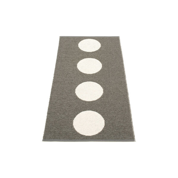 Vera Plastic Rug, charcoal/vanilla, Pappelina