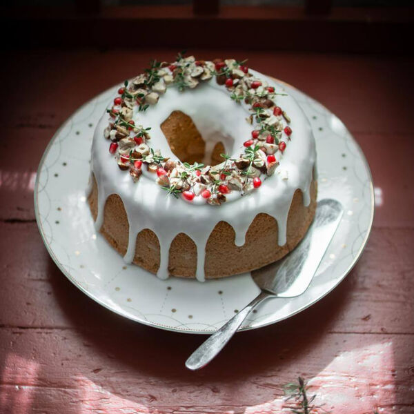 Christmas Morning Garlands | Cake Stand, Wik & Wals&oslash;e