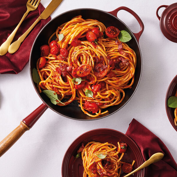 Signature Frying Pan with Wooden Handle &Oslash; 28 cm, garnet, Le Creuset