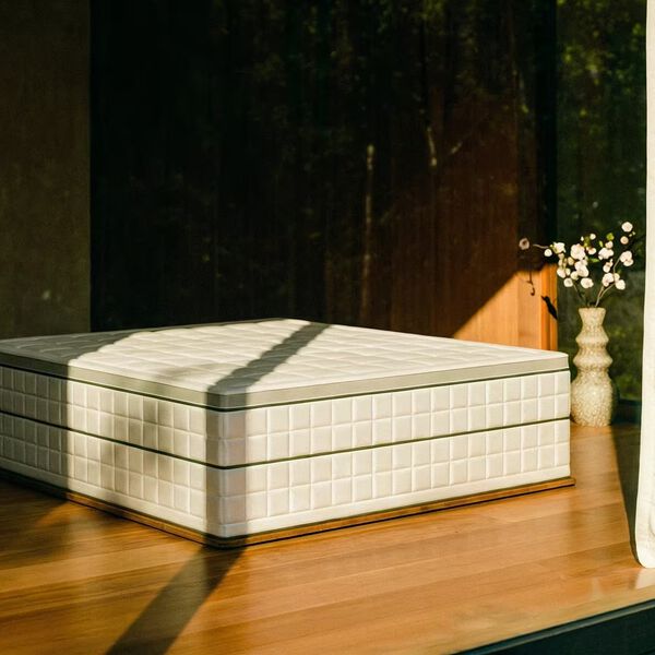 MUUN MK2 CONTINENTAL FULL SET &ndash; MATTRESS, TOPPER AND LOW WOOD FRAME, MUUN