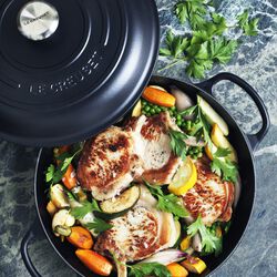 Signature cast iron buffet pot 30 cm, matte black, Le Creuset