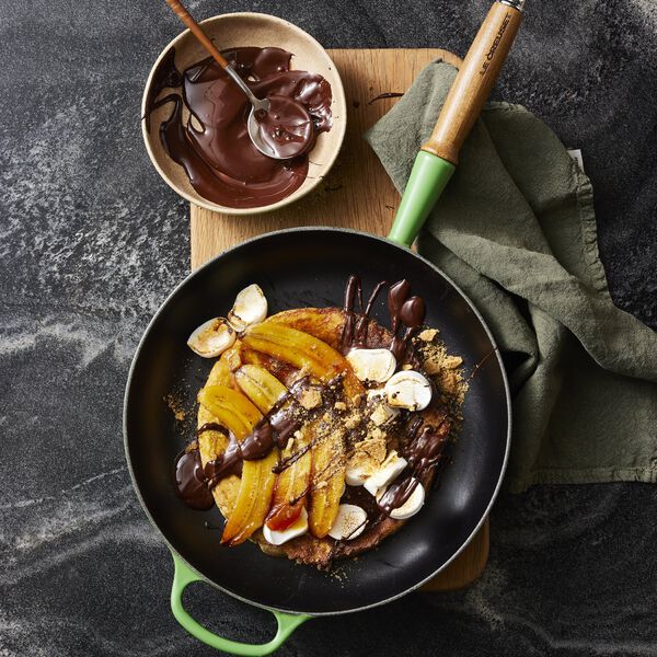 Signature cast iron frying pan with wooden handle &Oslash; 28 cm, bamboo green, Le Creuset