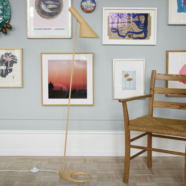 AJ Floor Lamp, warm sand, Louis Poulsen