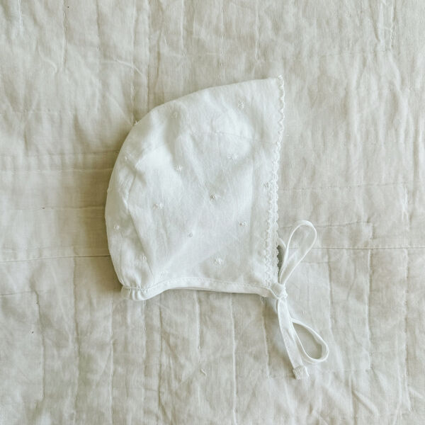 Linn Bonnet, white dot, Lalaby