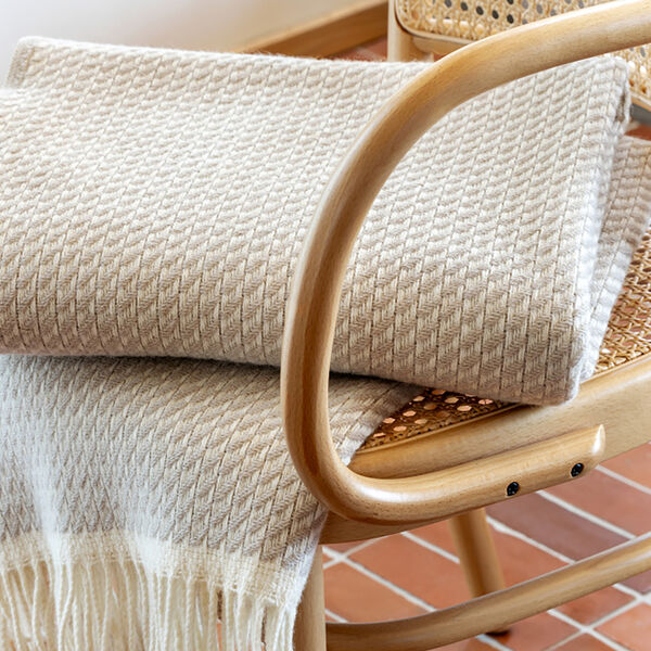 MELLO Throw, warm grey, Røros Tweed