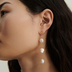 3-pearls Earchain, Sorelle