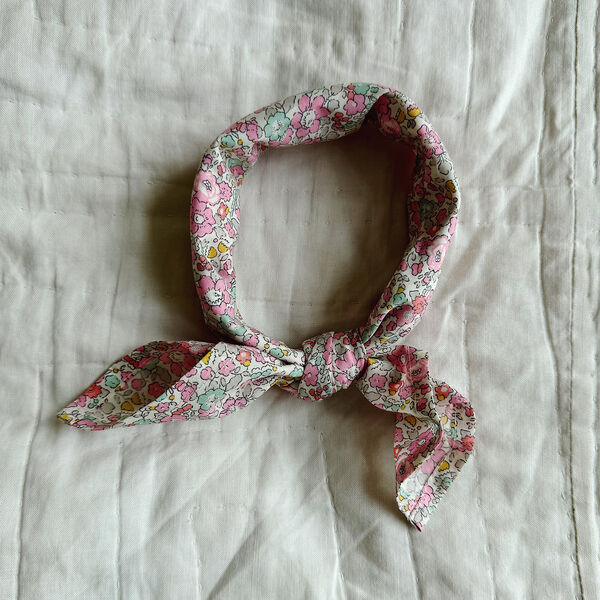 Eddie Scarf, pink betsy Eddie Scarf, pink betsy, Lalaby