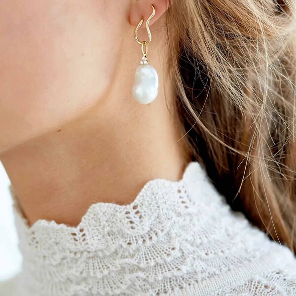 Fryd Barok Pearl Pendant M, gold, Ro Copenhagen