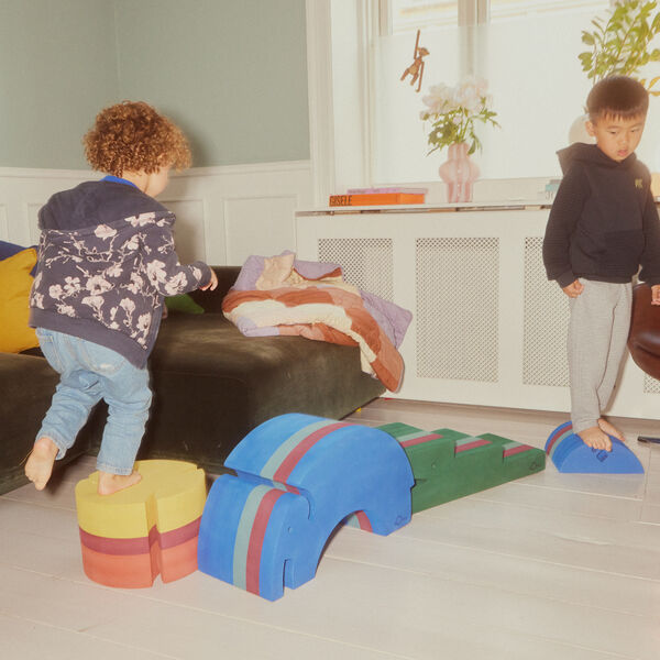 Fish L, yellow gym, bObles