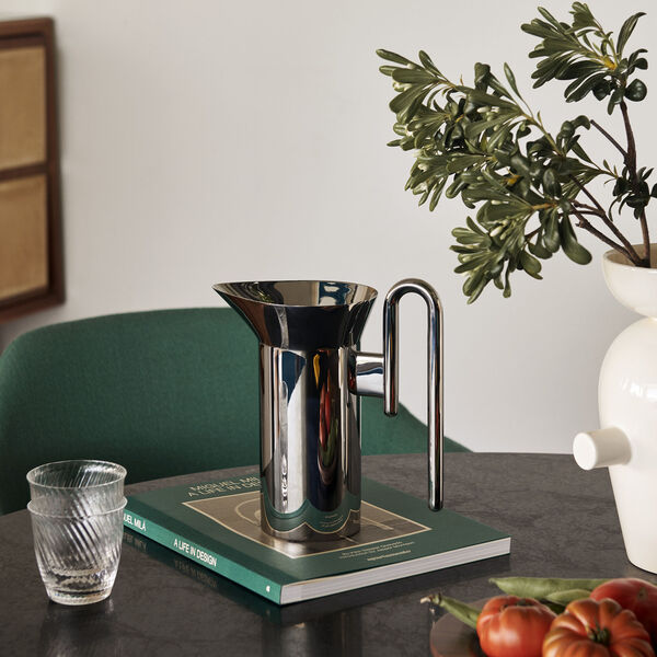 Momento JH38 Jug, polished steel Momento JH38 Jug, polished steel, &Tradition