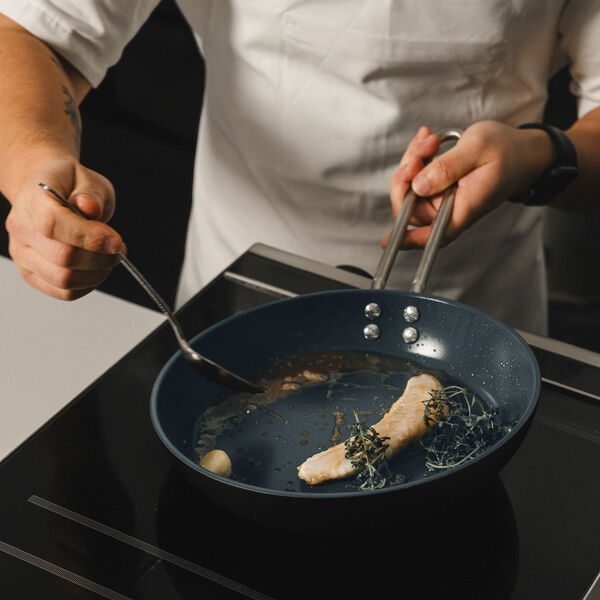 Professional Frying pan Slip-Let&reg; Laser Titanium, Eva Trio