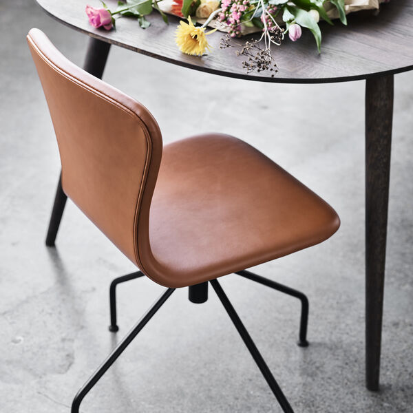 PLAY Chair Swing, cognac, Bruunmunch Furniture