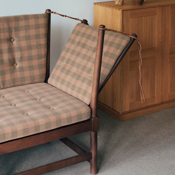 The Spoke-Back Sofa, Steelcut Beat 0335/chestnut brown, Fredericia Furniture