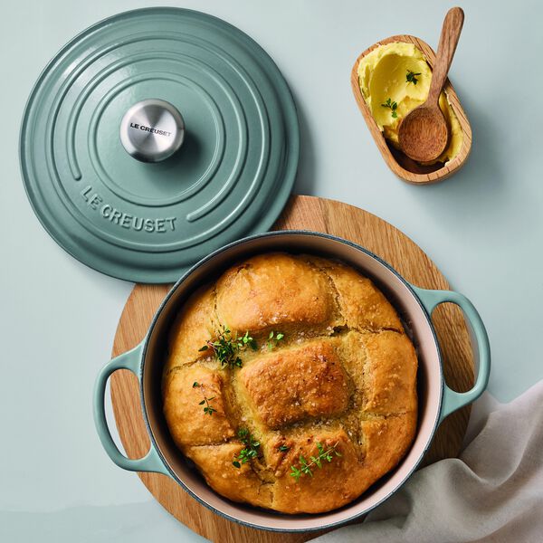 Signature round cast iron pot &Oslash; 26 cm, sea salt, Le Creuset