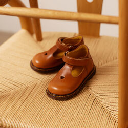 Classic Mary Jane With Heart Motif, cognac, ANGULUS