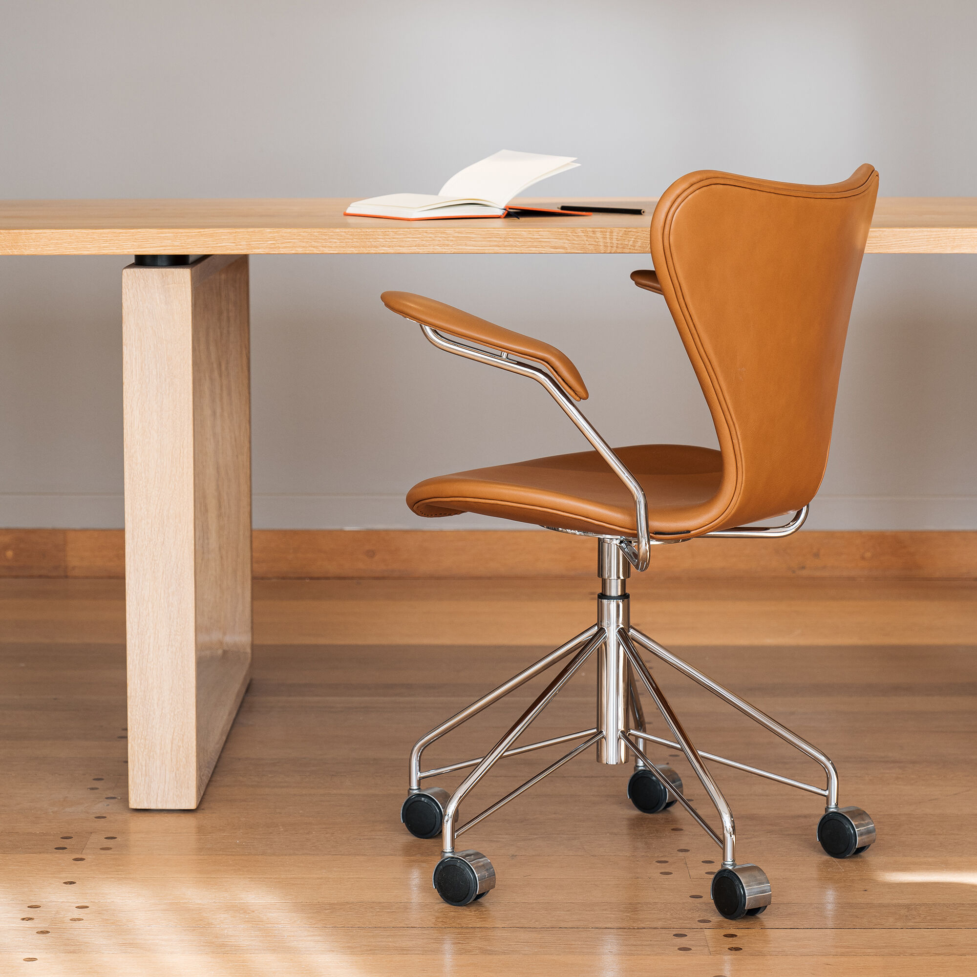 Fritz hansen series online 7 swivel chair