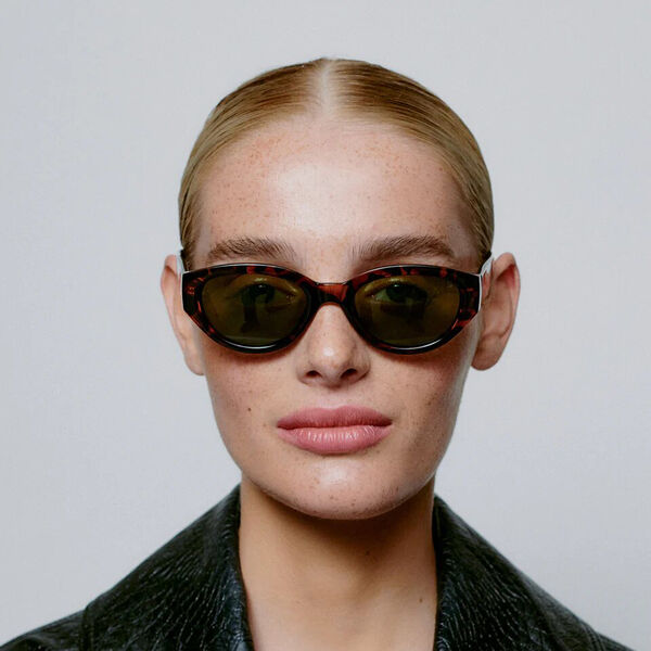 Winnie Sunglasses, demi tortoise, A. KJÆRBEDE