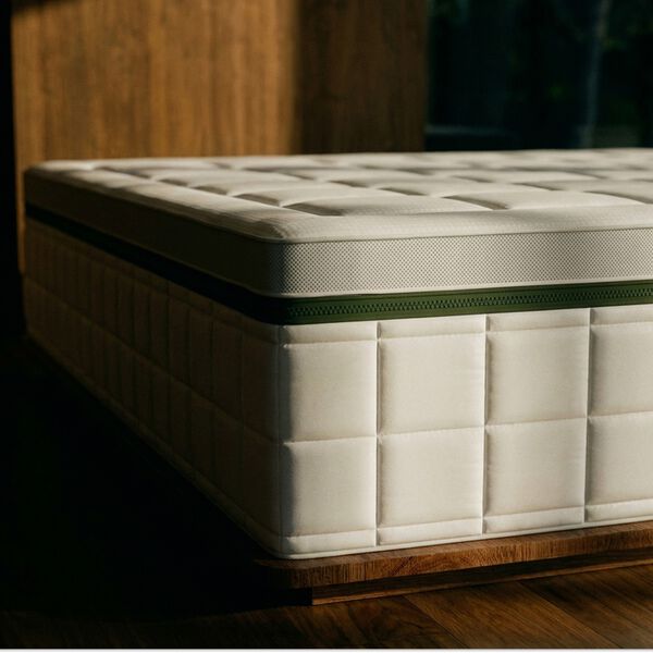 MUUN MK1 ESSENTIAL FULL SET &ndash; MATTRESS, TOPPER AND LOW WOOD FRAME, MUUN