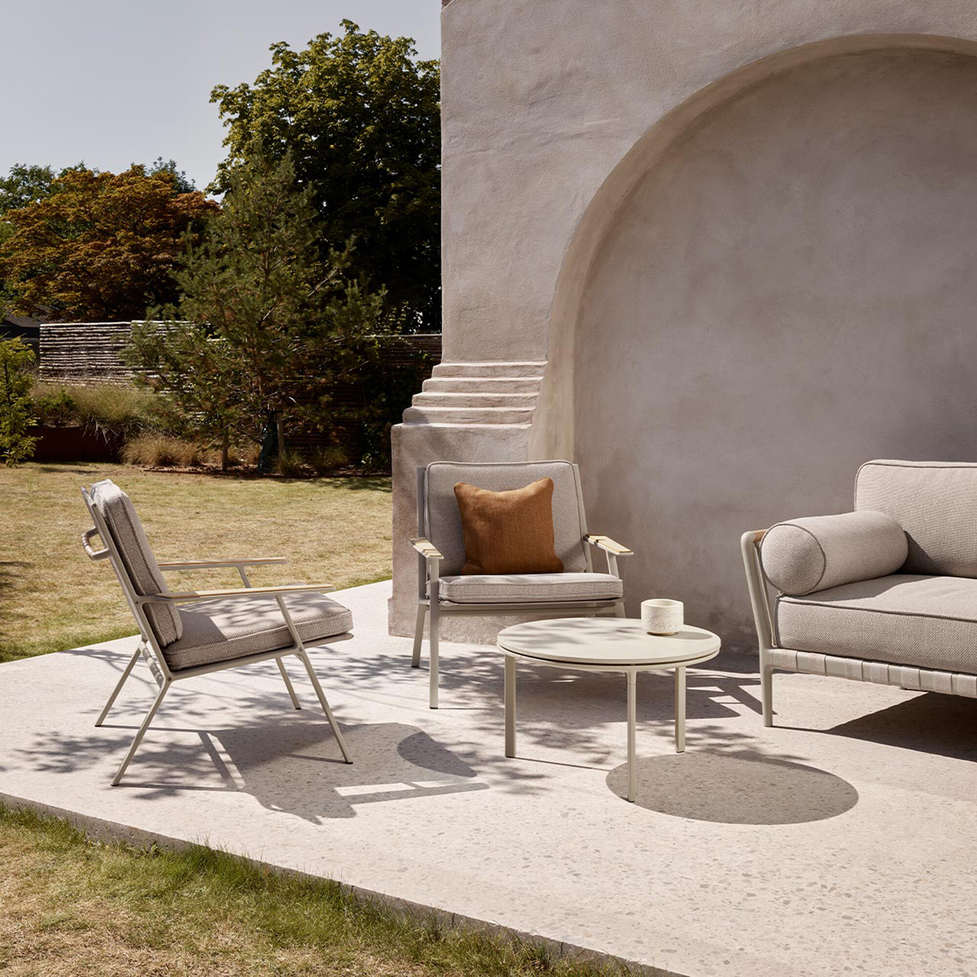 VIPP713 Open Air Lounge Chair light grey