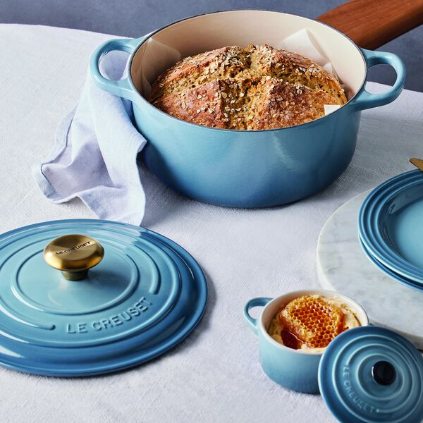Signature round cast iron pot &Oslash; 26 cm, chambray, Le Creuset