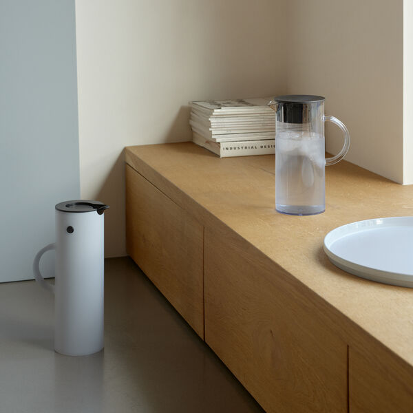 EM77 Vacuum Jug | 1 L | Soft cloud, Stelton
