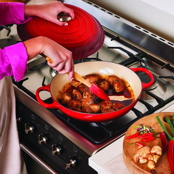 Signature cast iron buffet pot 30 cm, cerise, Le Creuset