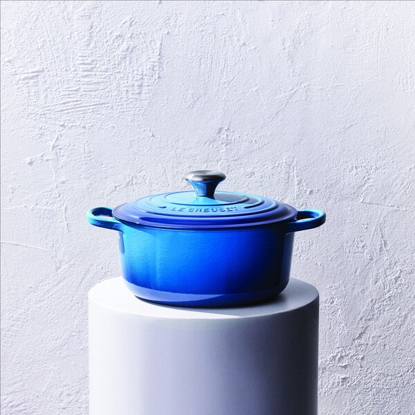 Signature round cast iron pot &Oslash; 24 cm, azure blue, Le Creuset