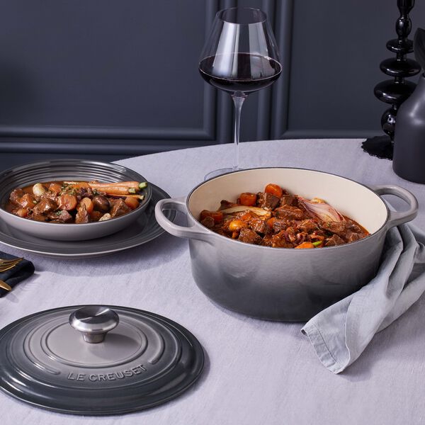 Signature round cast iron pot &Oslash; 24 cm, flint, Le Creuset