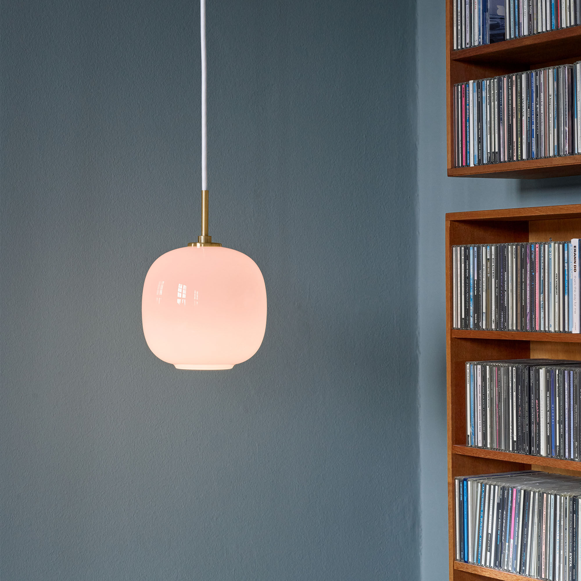 VL45 Radiohus Pale Rose Pendant
