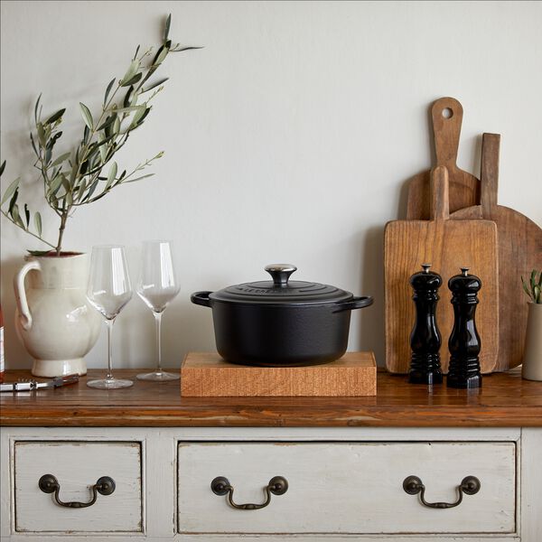 Signature round cast iron pot &Oslash; 24 cm, matte black, Le Creuset