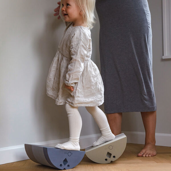 Chicken, cloudy blue, bObles