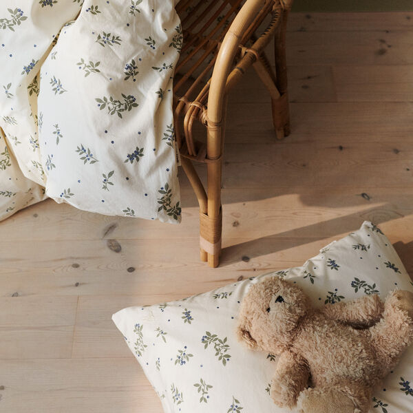 Juno Junior Bedding, blueberries, Dear April