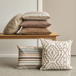 Taffy Cushion, caramel, Compliments