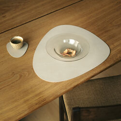 Nupo table mat Curve L, oyster white, LIND DNA