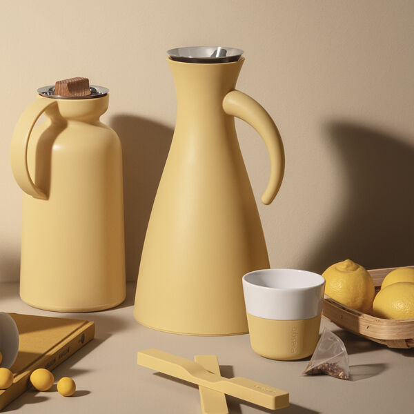 Vacuum Jug 1 L, golden sand, Eva Solo
