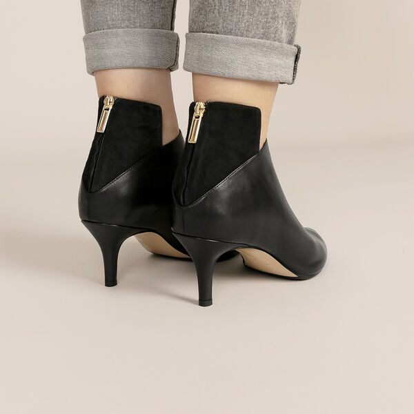 Ivy, black Ivy, black, Roccamore