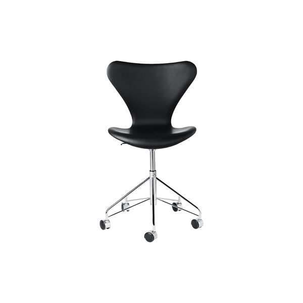 Series 7™ 3117 Fully Upholstered Swivel Chair, Soft black, Fritz Hansen
