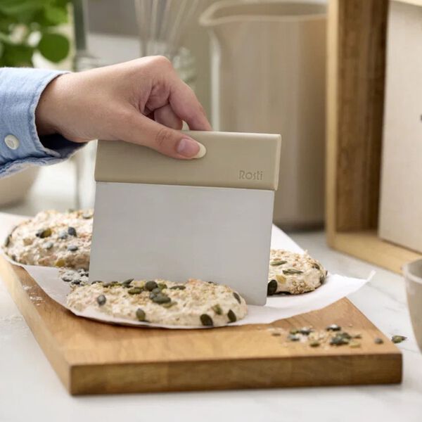Emma Dough scraper, humus, Rosti