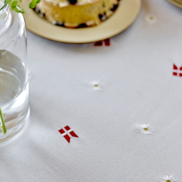Tillykke Tablecloth, white, Södahl